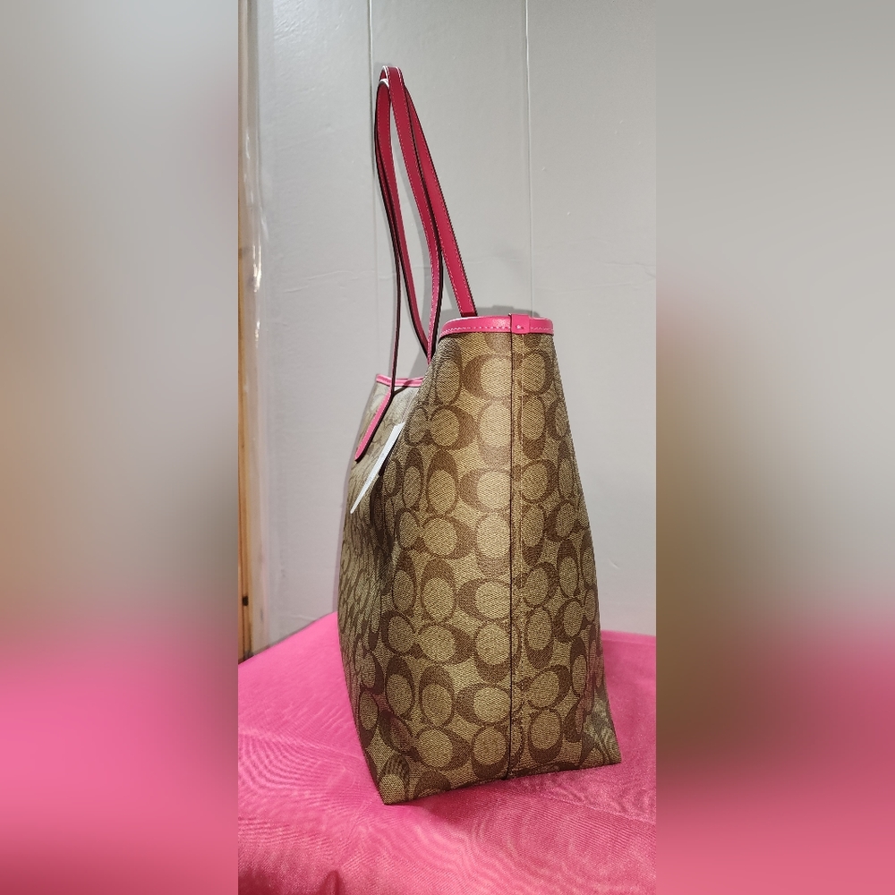 Coach Signature City Tote - Picture 4 of 6